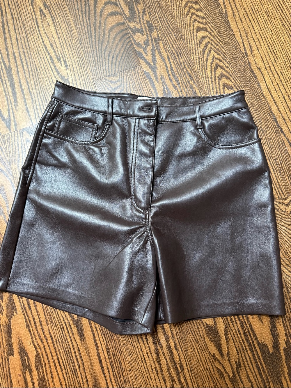 New Wilfred Vegan Leather High-Rise Shorts - Dark Brown
